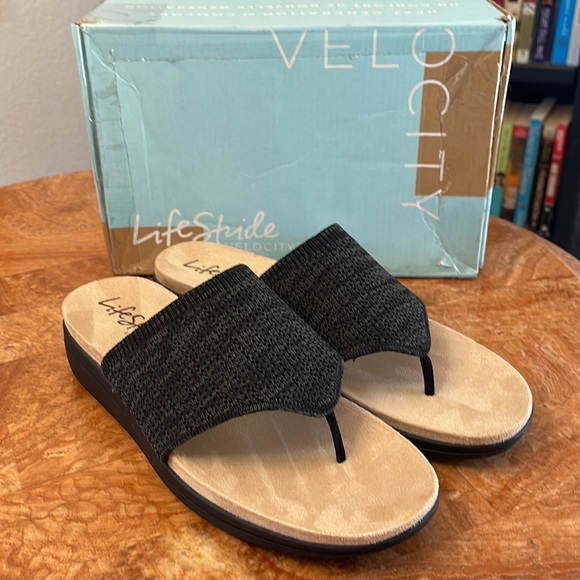 LifeStride | Black Poolside Sandal  Wide Width ZL840 - Picture 2 of 16